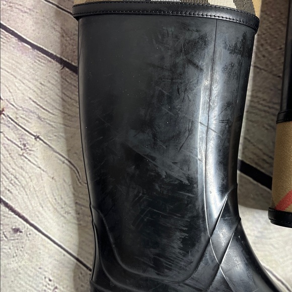 Burberry Crosshill Tall Rain Boots – House Check Plaid - Picture 10 of 16